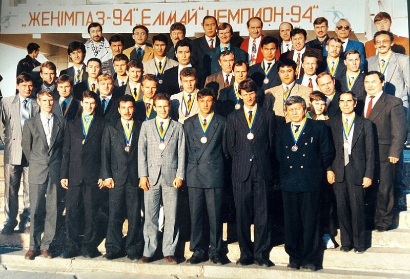 29.10.1994. Семипалатинск. «Елимай» – чемпион Казахстана-94. Фото В. ПАВЛУНИНА 