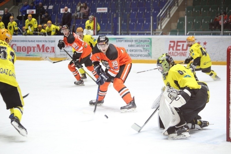 11.02.20. ВХЛ. ЕРМАК – САРЫАРКА 0:6. Голкипер карагандинцев Эдуард РЕЙЗВИХ испёк ангарцам сухарь. Фото пресс-службы ХК 