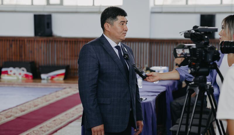 Открывая турнир, руководитель аппарата Kazakhmys Smelting Силар КИЯКБАЕВ поздравил всех с наступающим Днём металлурга 