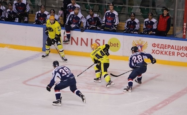 13.02.20. ВХЛ. СОКОЛ – САРЫАРКА 2:1.В атаке Станислав ТУНХУЗИН (44). Фото пресс-службы ХК 