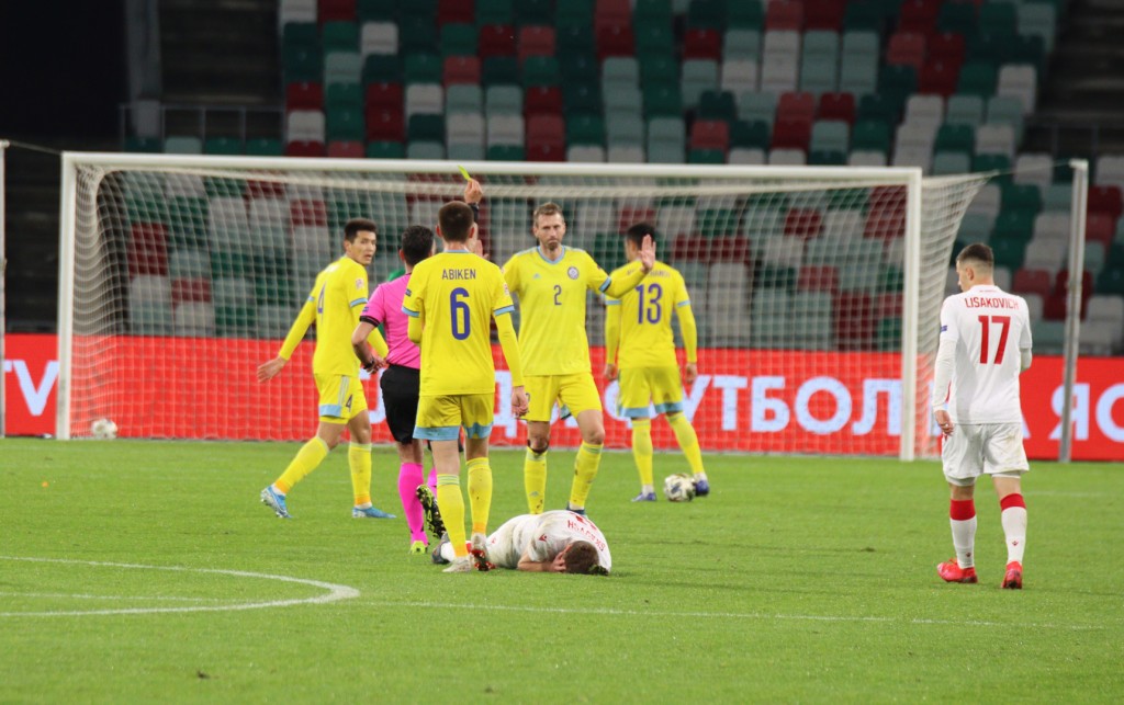 14.10.20. Лига наций. БЕЛАРУСЬ – КАЗАХСТАН 2:0. Македонский рефери предупредил Сергея МАЛОГО за грубый фол, а белорусы предупредили казахстанцев о возможном вылете в Лигу D. Фото пресс-службы КФФ