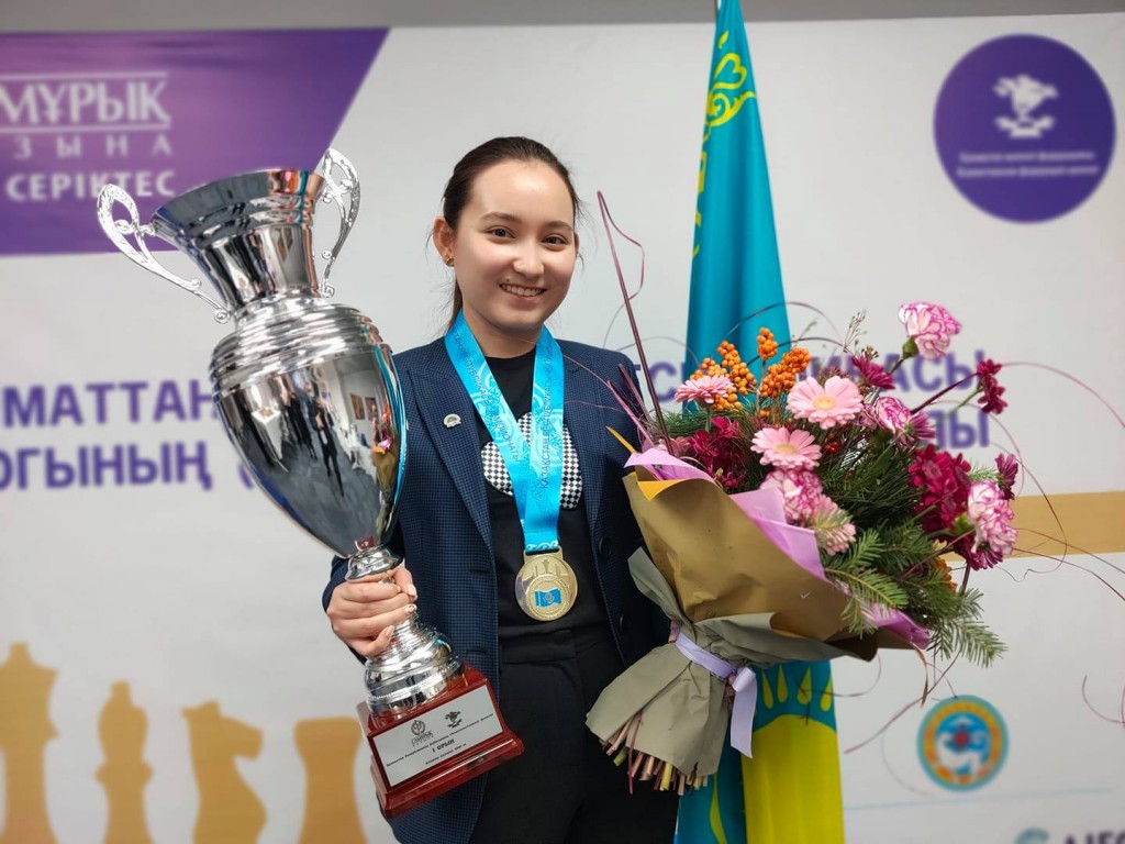 Жансая АБДУМАЛИК – чемпионка Казахстана по шахматам 2020 года. Фото Дастана КАПАЕВА