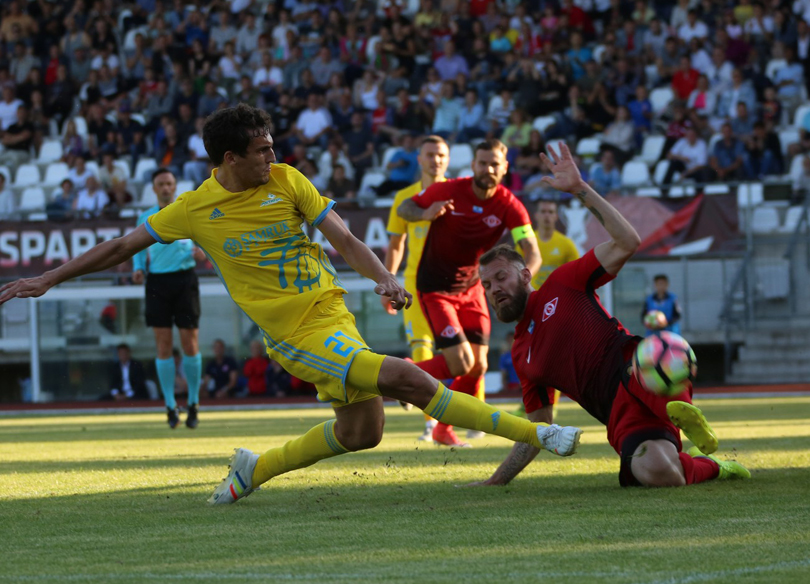 12.07.2017. Лига чемпионов. СПАРТАК (Латвия) – АСТАНА (Казахстан) 0:1. В атаке защитник гостей Юрий ЛОГВИНЕНКО. Фото пресс-службы ФК 