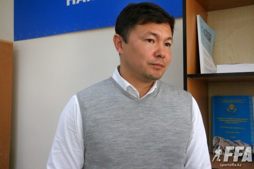 Ерлан АДАМБЕКОВ – В Казахстане около 1300 дипломированных футбольных тренеров