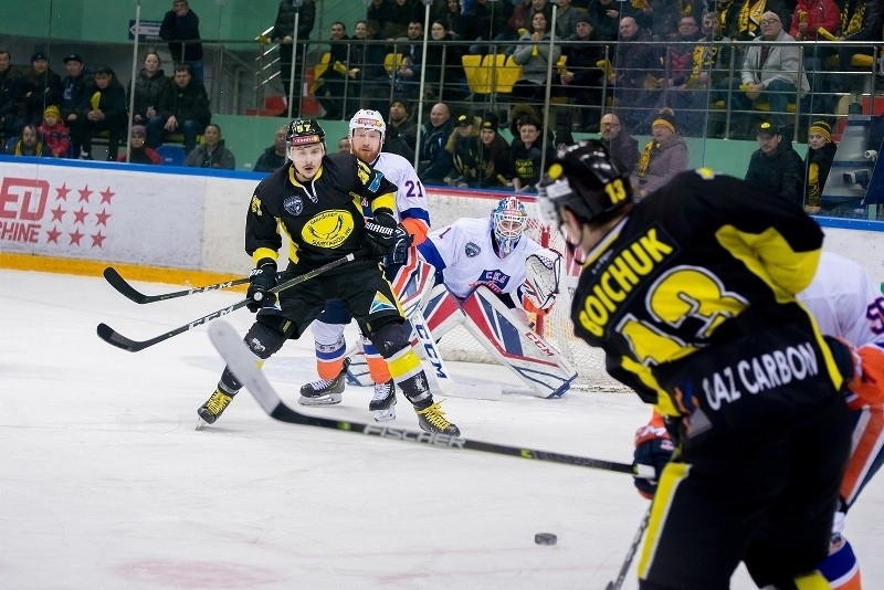 27.02.20. Кубок Петрова. 1-й раунд. 3-я игра. САРЫАРКА – СКА-НЕВА 3:2 ОТ. В атаке хозяева. Фото пресс-службы ХК 